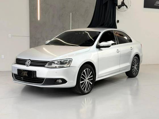 VOLKSWAGEN JETTA 2.0 COMFORTLINE GASOLINA 4P TIPTRONIC VOLKSWAGEN JETTA 2.0 COMFORTLINE GASOLINA 4P TIPTRONIC